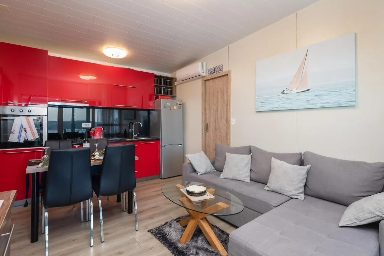 Private Holiday Resort Lumianni - 2 Houses Kastela