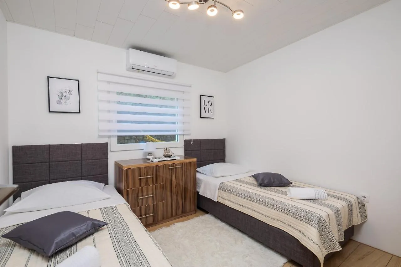Private Holiday Resort Lumianni - 2 Houses Kastela Holiday home